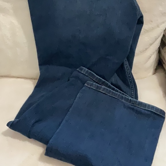 BOGO Ladies’ Duluth Trading Co. blue jeans 16 X 31 comfort fit. GREAT CONDITION - Picture 7 of 7